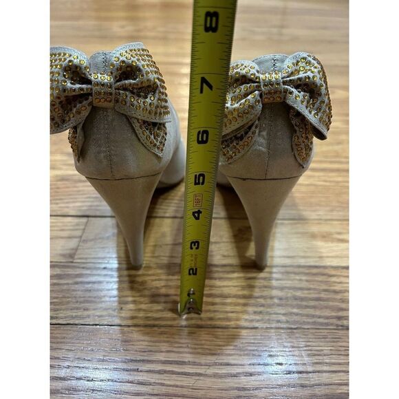 Women's Rampage Heels 8.5 Normina" Pump Pale Gold Fabric Back Bow 4.5" High - Picture 13 of 13
